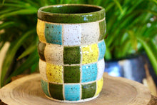 Load image into Gallery viewer, Checker Board Pattern Tumbler